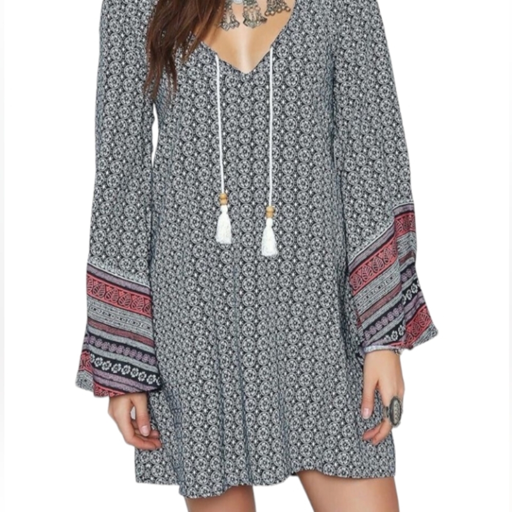 O'NEILL Junior's Kimmy Boho Printed Mini Dress with Bell Sleeves and Tassels